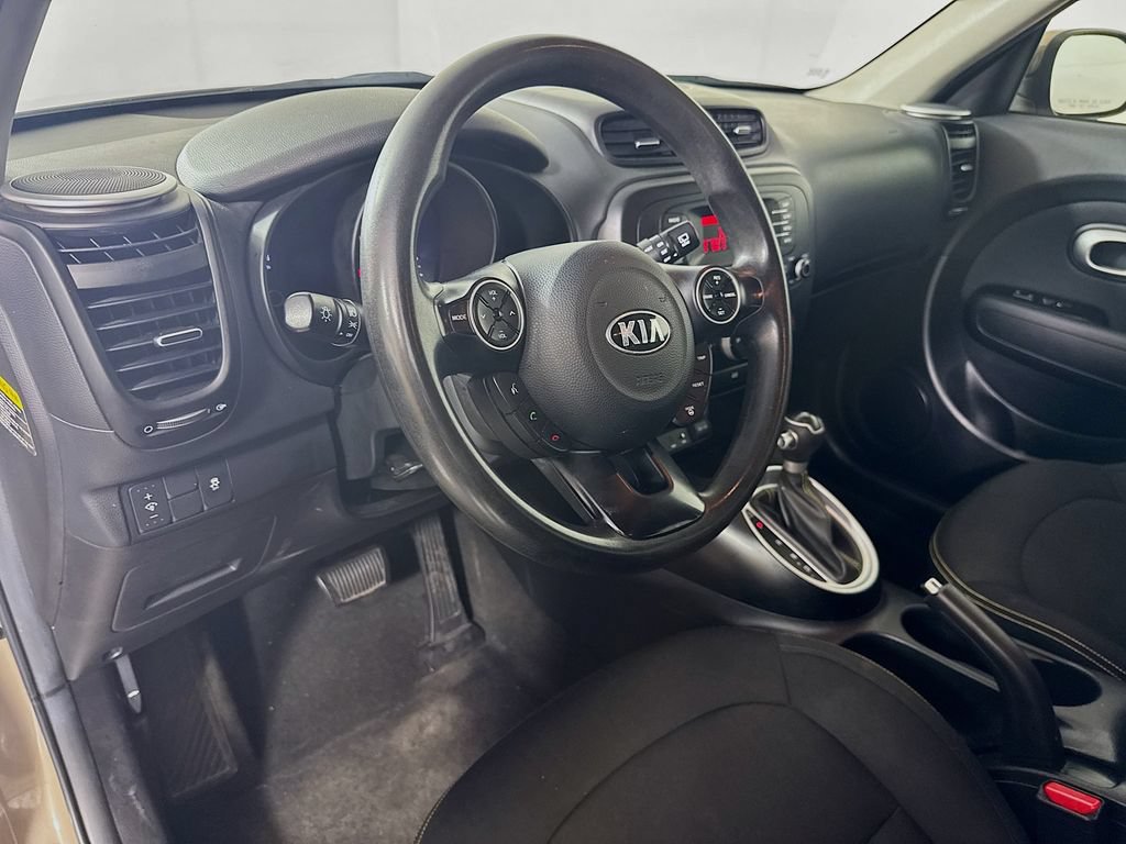 Used 2014 Kia Soul + FWD image 9