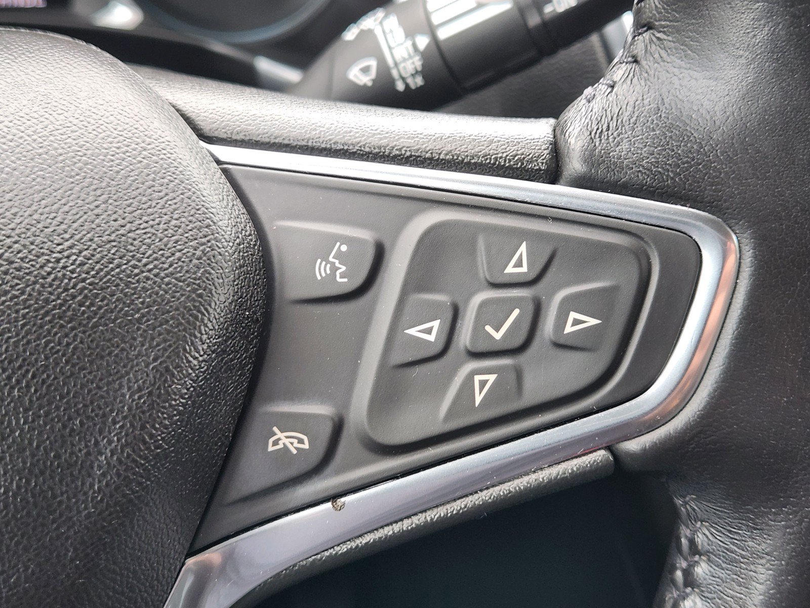 Used 2019 Chevrolet Equinox LT w/ Driver Convenience Package FWD image 22