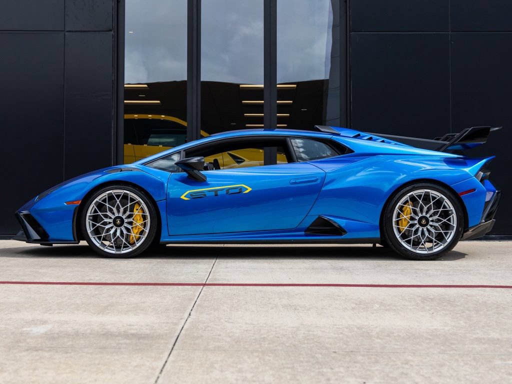 Used 2022 Lamborghini Huracan STO RWD image 2