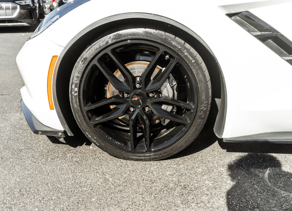 Used 2019 Chevrolet Corvette Stingray Coupe w/ Carbon Flash Badge Package RWD image 28