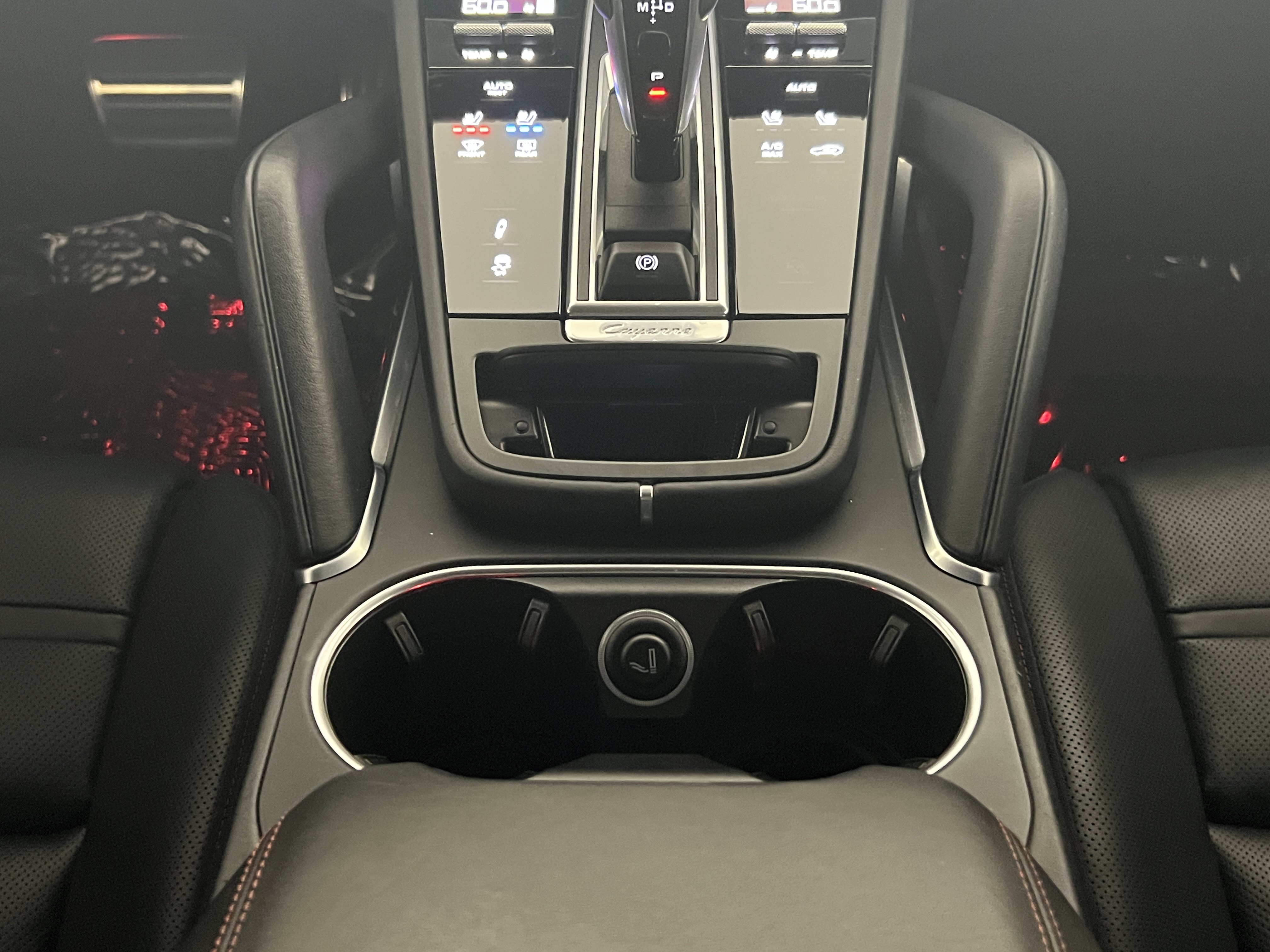 Certified 2023 Porsche Cayenne Turbo AWD/4WD image 20