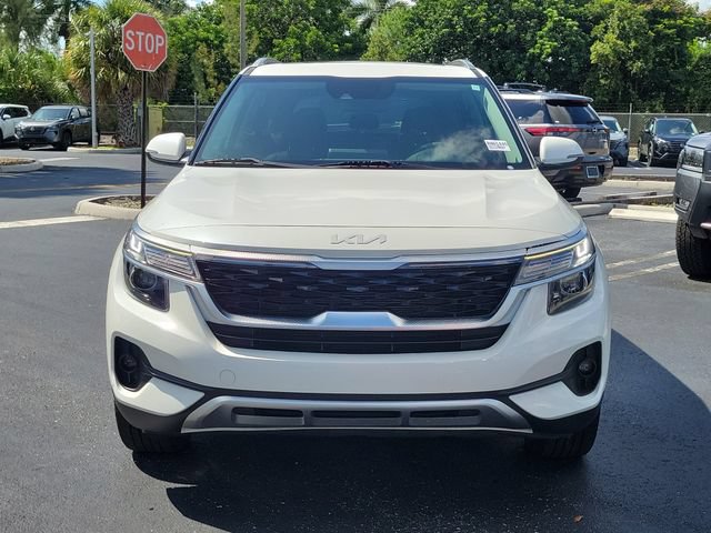 Used 2023 Kia Seltos EX AWD/4WD image 2
