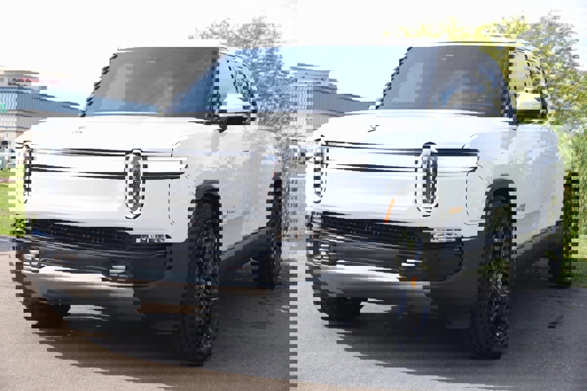 Used 2022 Rivian R1T Adventure image 5