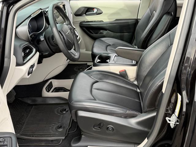 Used 2024 Chrysler Pacifica Touring-L image 21