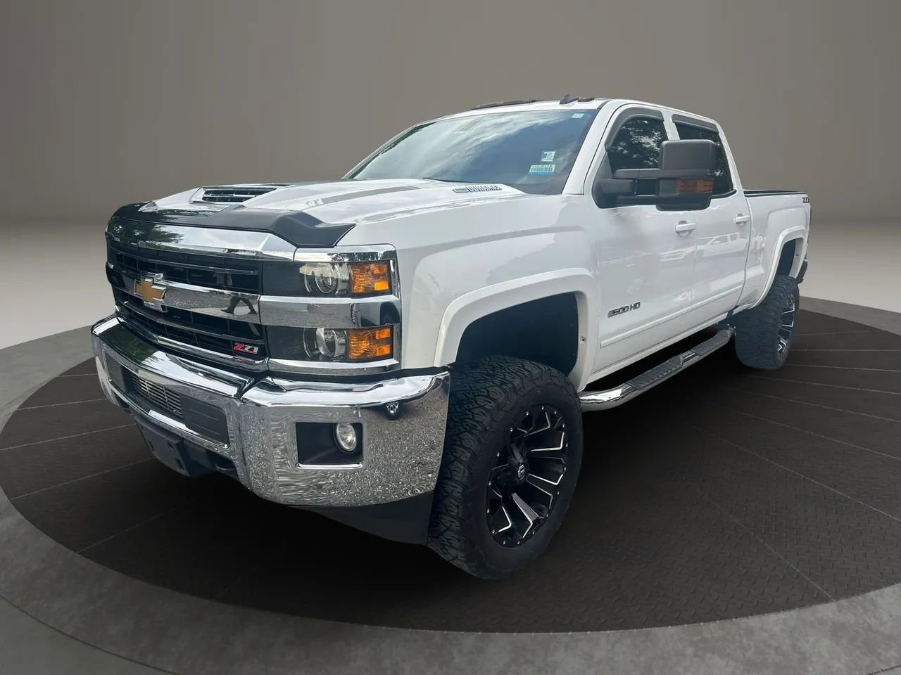 Used 2019 Chevrolet Silverado 2500 LT w/ LT Convenience Package AWD/4WD image 2