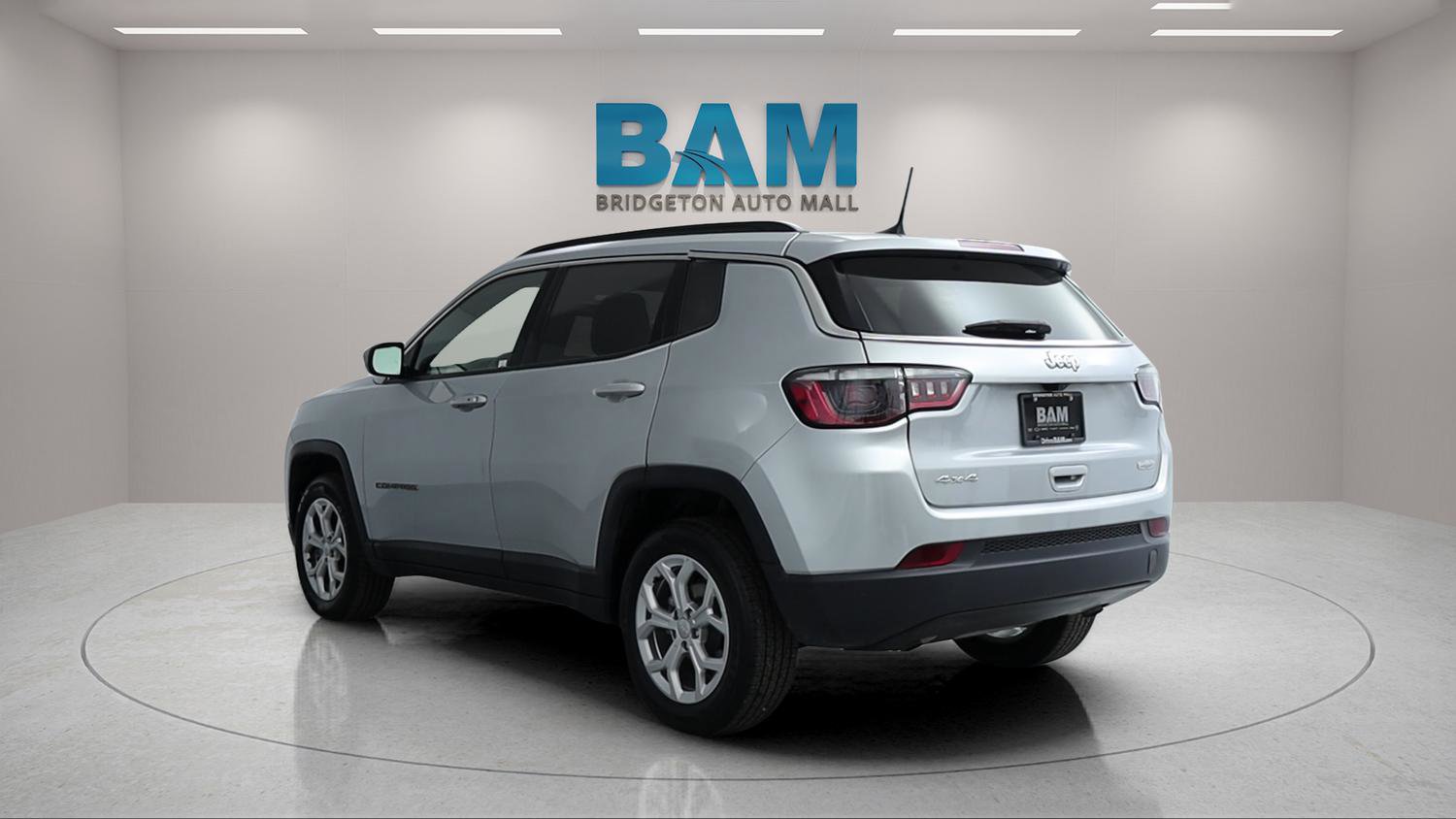 Used 2024 Jeep Compass Latitude image 7