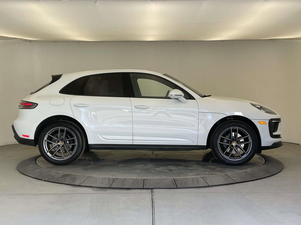 Certified 2023 Porsche Macan AWD/4WD image 8