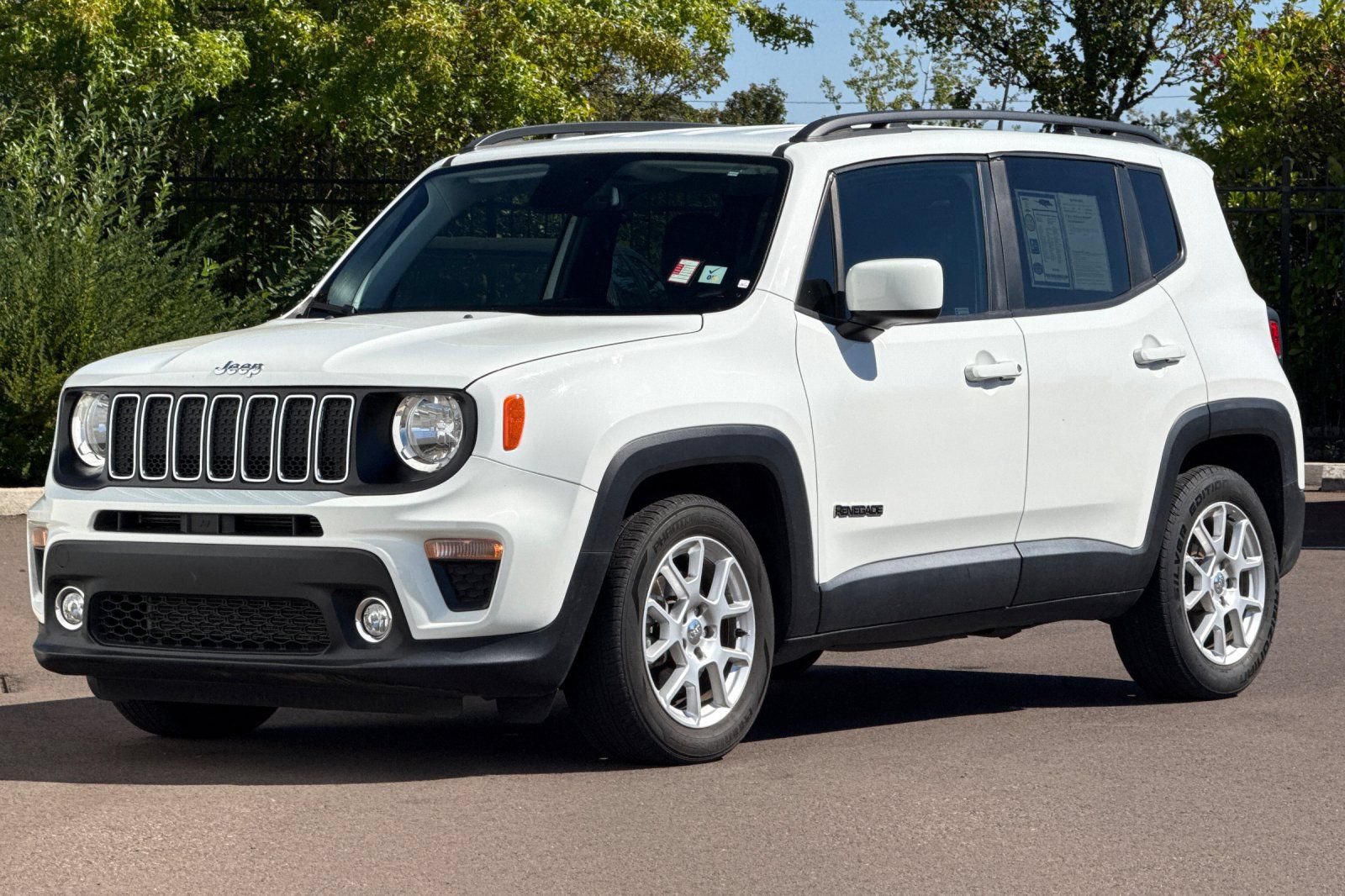 Used 2020 Jeep Renegade Latitude w/ Popular Equipment Group FWD image 8