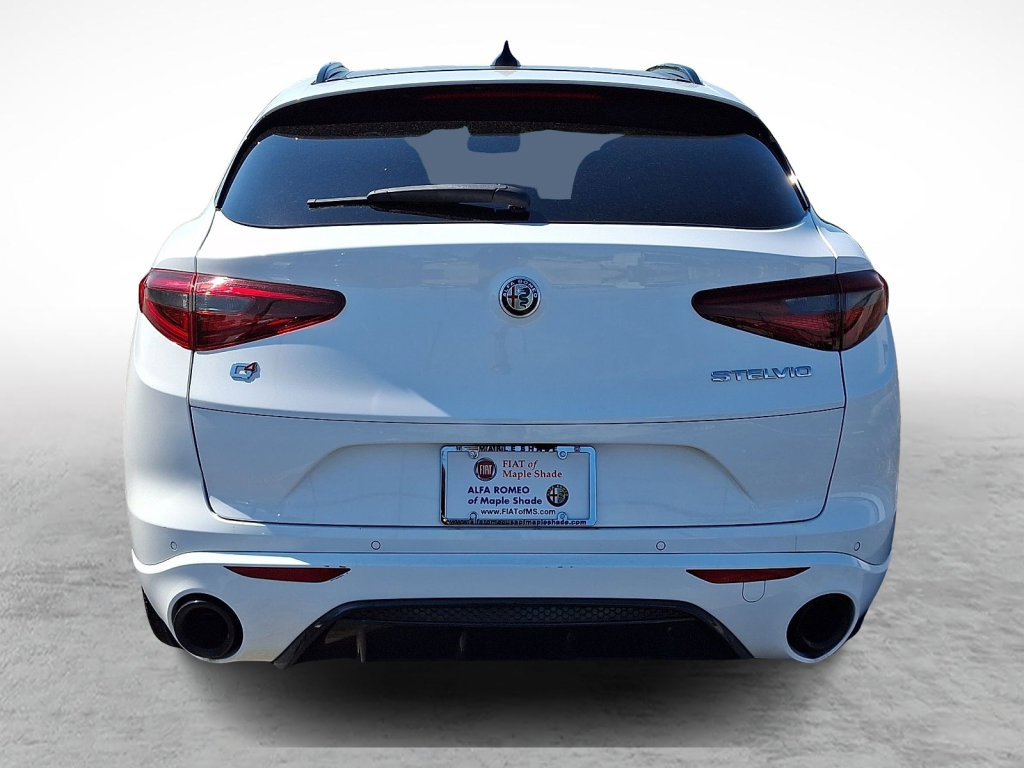 Used 2023 Alfa Romeo Stelvio Veloce AWD/4WD image 4