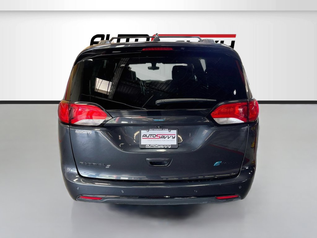 Used 2020 Chrysler Pacifica Touring-L w/ S Appearance Package FWD image 6