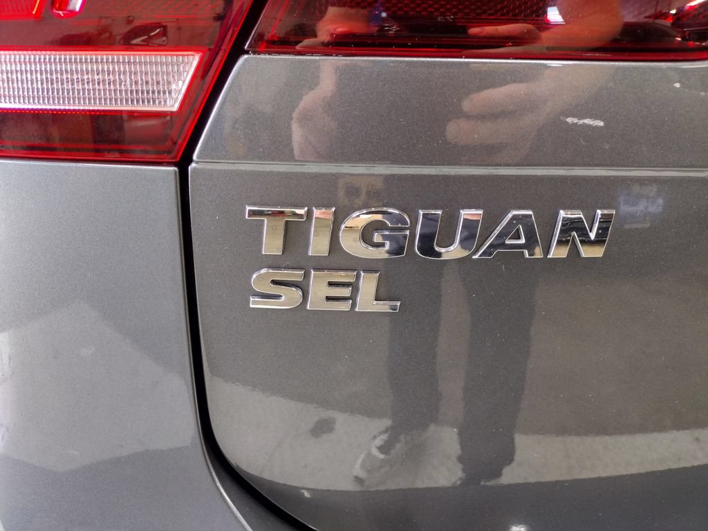 Used 2018 Volkswagen Tiguan SEL AWD/4WD image 15