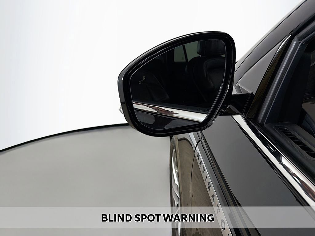 Used 2025 Lincoln Navigator Reserve image 7