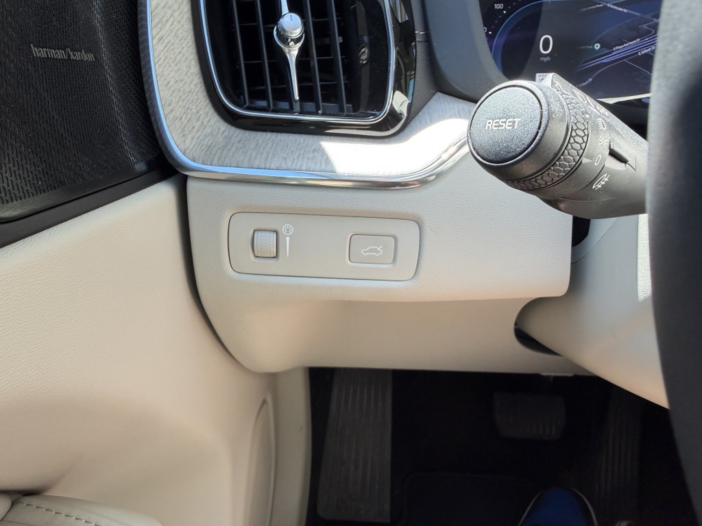 Used 2022 Volvo XC60 B5 Inscription w/ Advanced Package FWD image 30