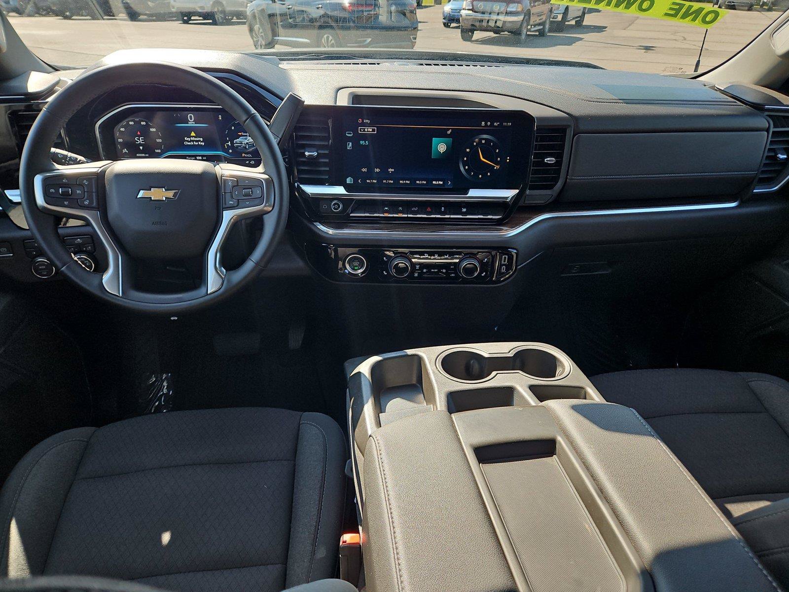 Used 2023 Chevrolet Silverado 1500 LT AWD/4WD image 9