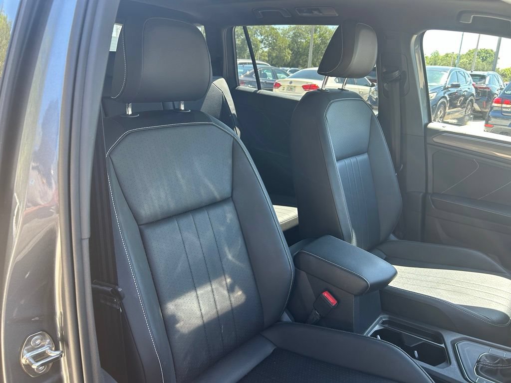 Certified 2023 Volkswagen Tiguan SE R-Line FWD image 30