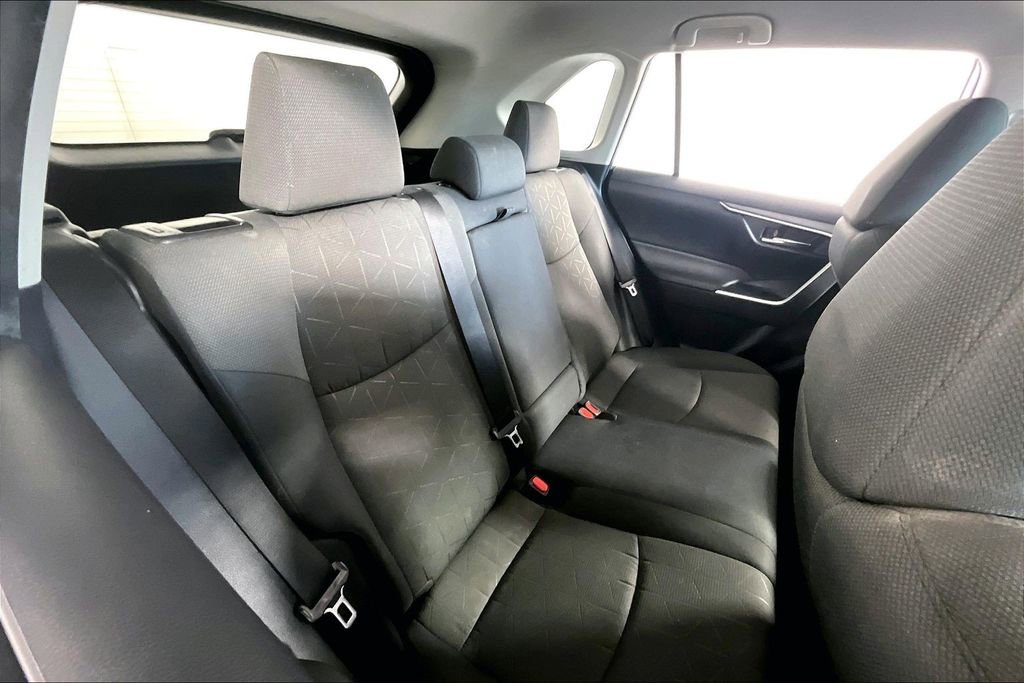 Used 2021 Toyota RAV4 XLE image 27