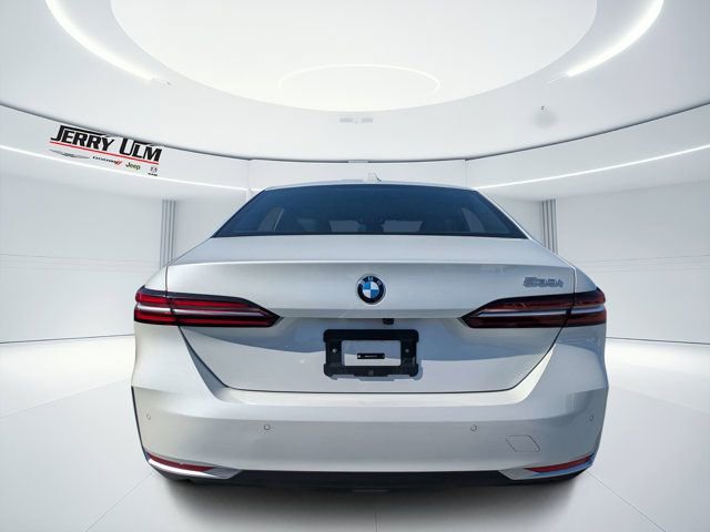 Used 2025 BMW 530i image 4