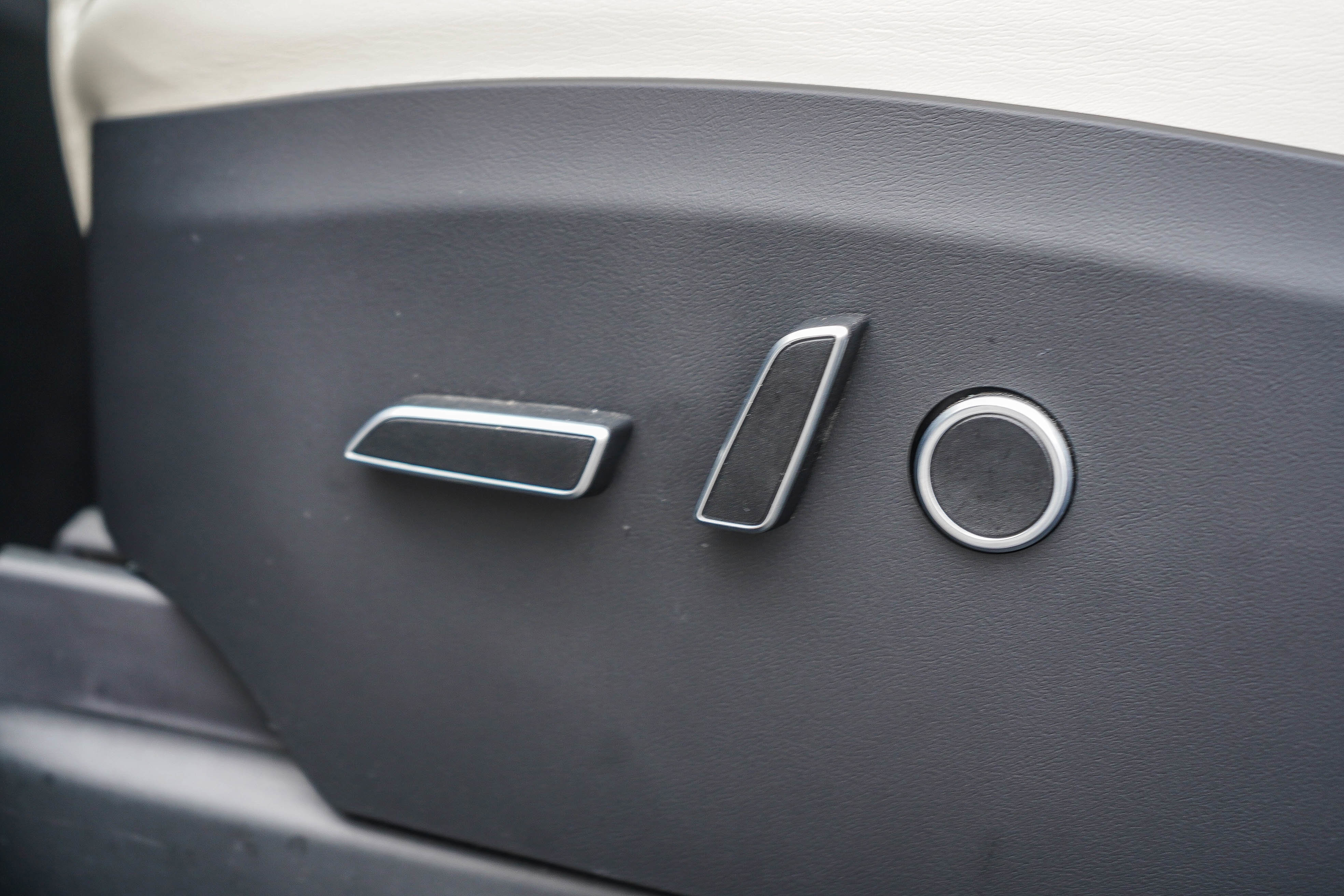 Used 2023 Tesla Model X Plaid image 24