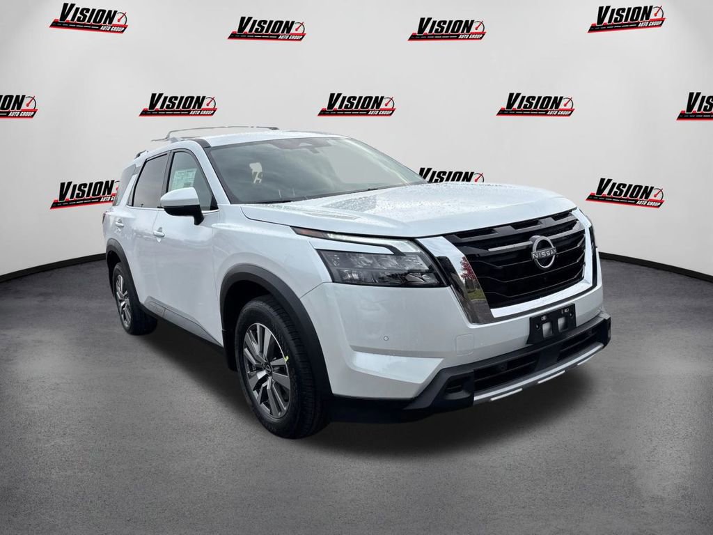 New 2025 Nissan Pathfinder SL image 3