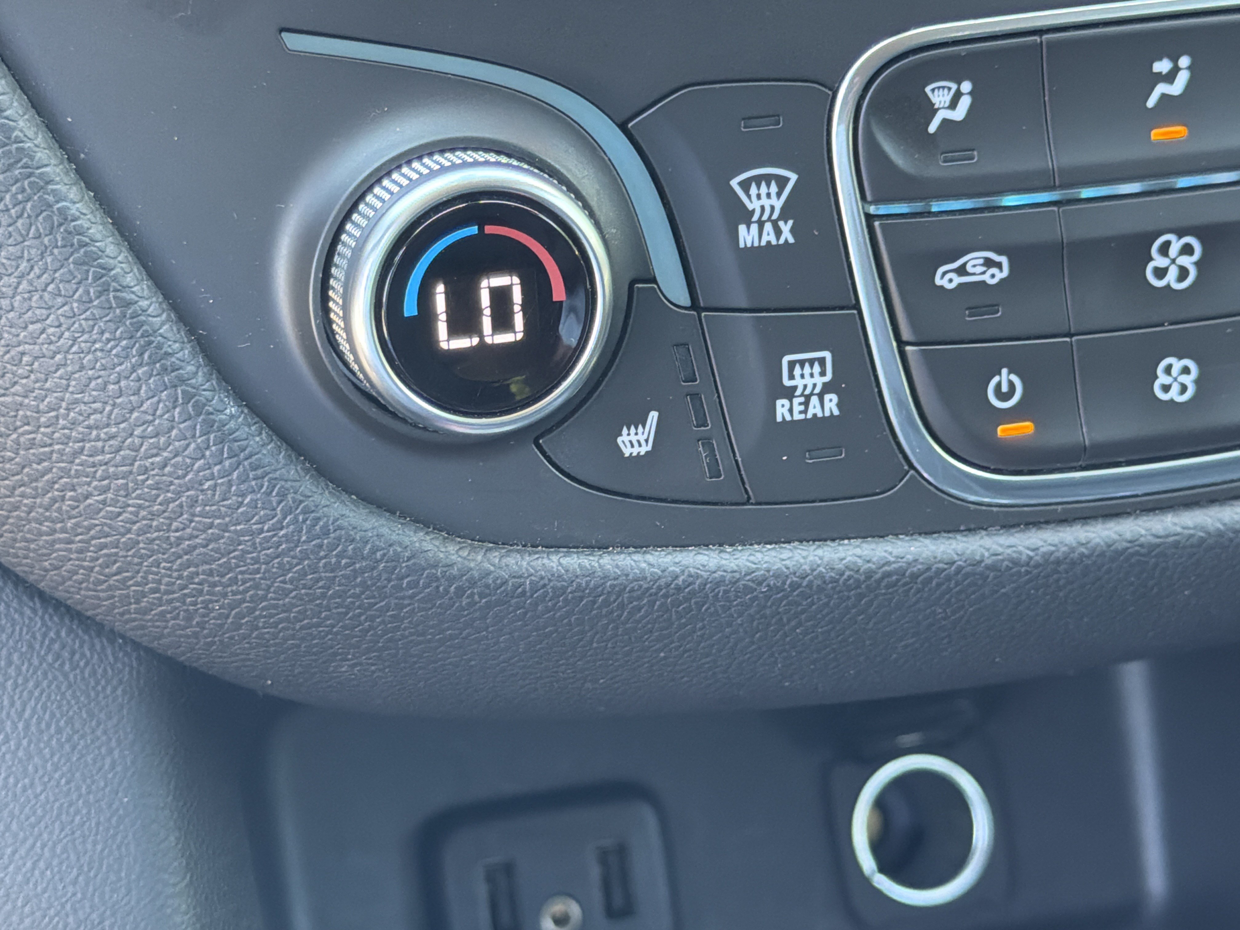 Used 2018 Chevrolet Equinox LT FWD image 31