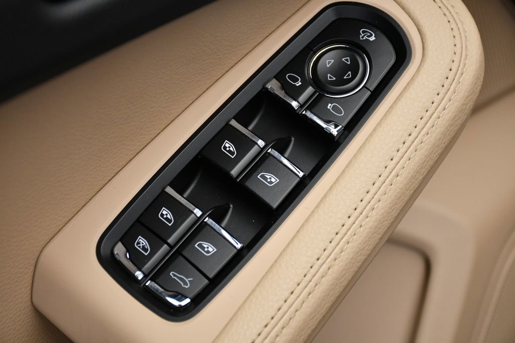 Certified 2023 Porsche Macan Turbo image 38