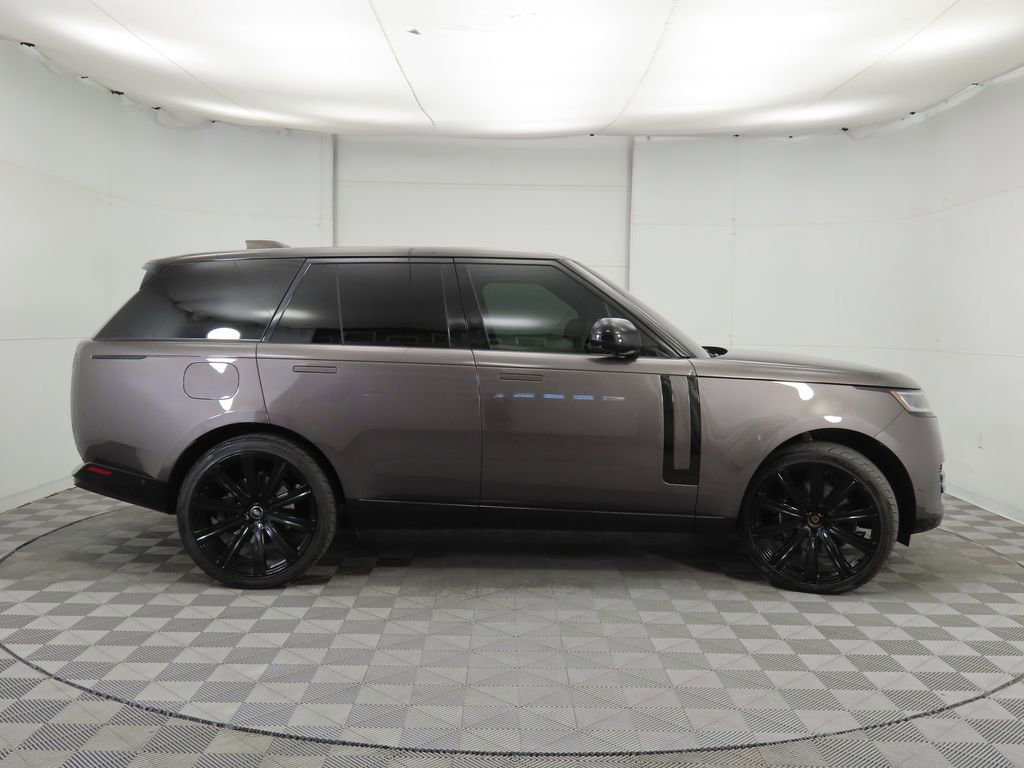 Used 2022 Land Rover Range Rover SE image 4