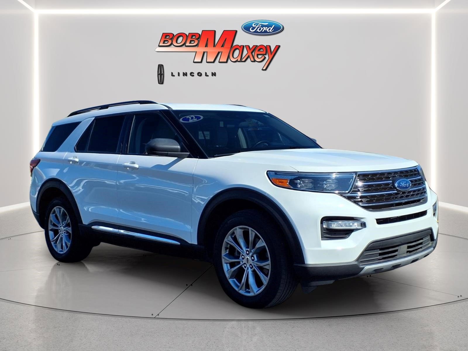 Certified 2022 Ford Explorer XLT w/ Equipment Group 202A AWD/4WD image 3