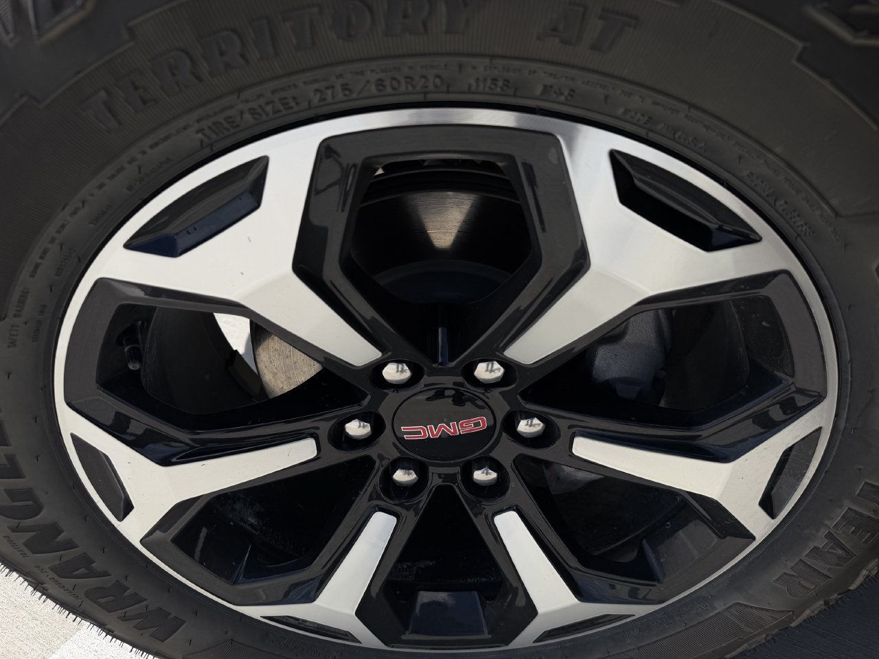 Certified 2026 GMC Yukon AT4 w/ AT4 Premium Package AWD/4WD image 9