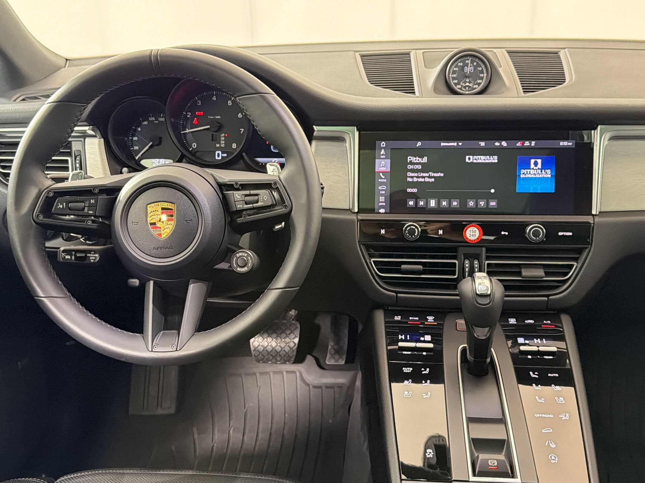 Certified 2026 Porsche Macan AWD/4WD image 31