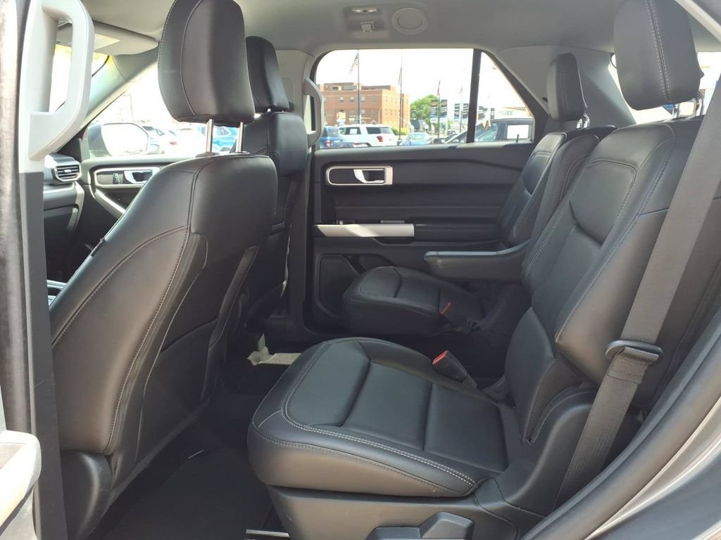 Used 2024 Ford Explorer XLT w/ Equipment Group 202A AWD/4WD image 12