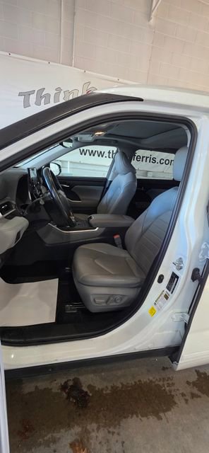 Used 2022 Toyota Highlander XLE image 14