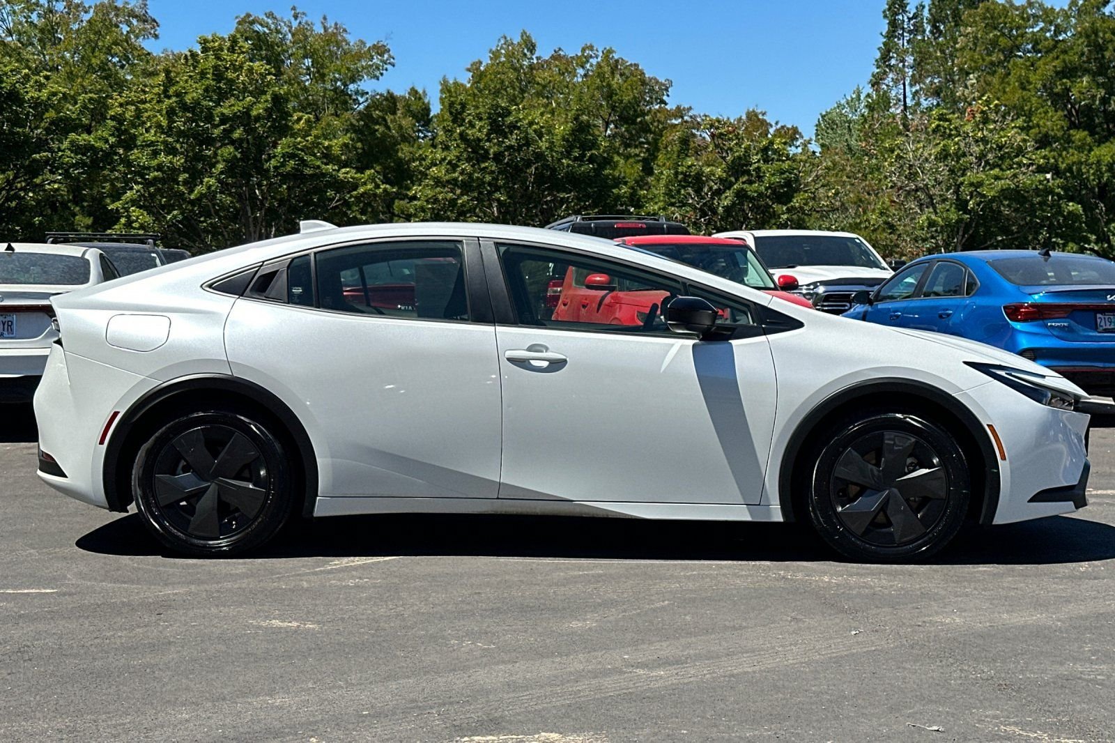 Used 2024 Toyota Prius Prime FWD image 3