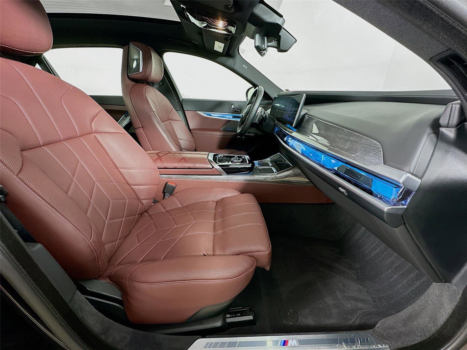 Used 2023 BMW 760i xDrive image 31