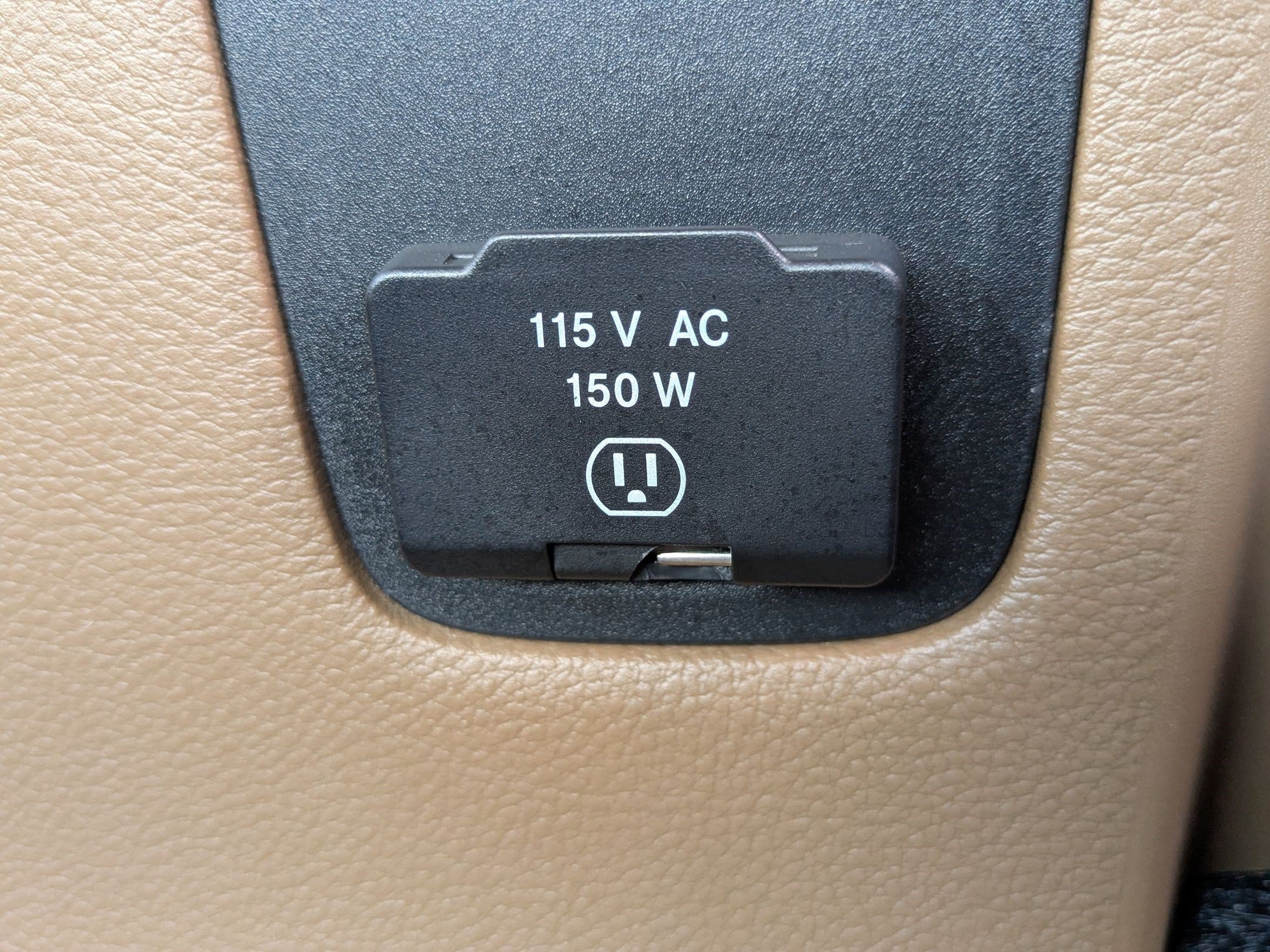Used 2014 Jeep Wrangler Unlimited Sahara w/ Max Tow Package AWD/4WD image 28