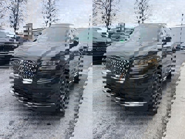 Used 2022 Lincoln Nautilus Reserve image 3