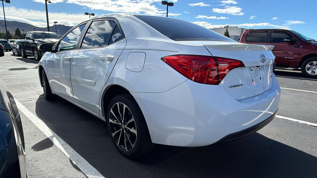 Used 2017 Toyota Corolla SE FWD image 3
