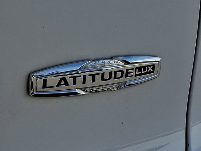 Used 2022 Jeep Cherokee Latitude Lux w/ Sun & Sound Group image 33