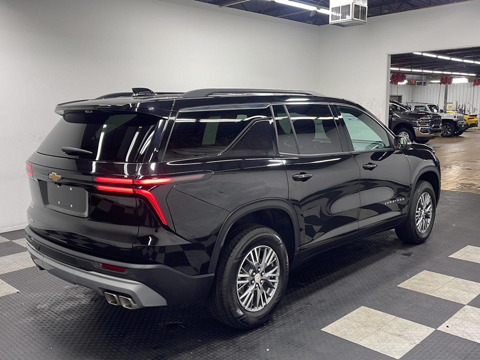 Used 2026 Chevrolet Traverse LT w/ Driver Confidence Package FWD image 19