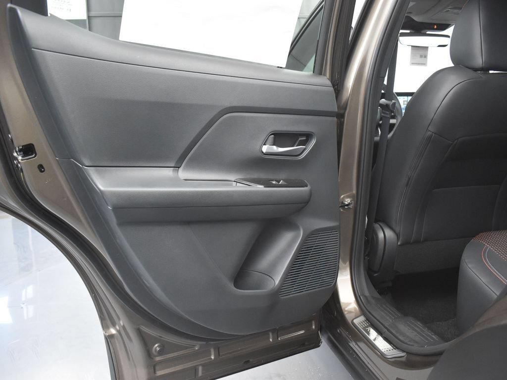 New 2026 Nissan Kicks SR w/ Illumination Package FWD image 16