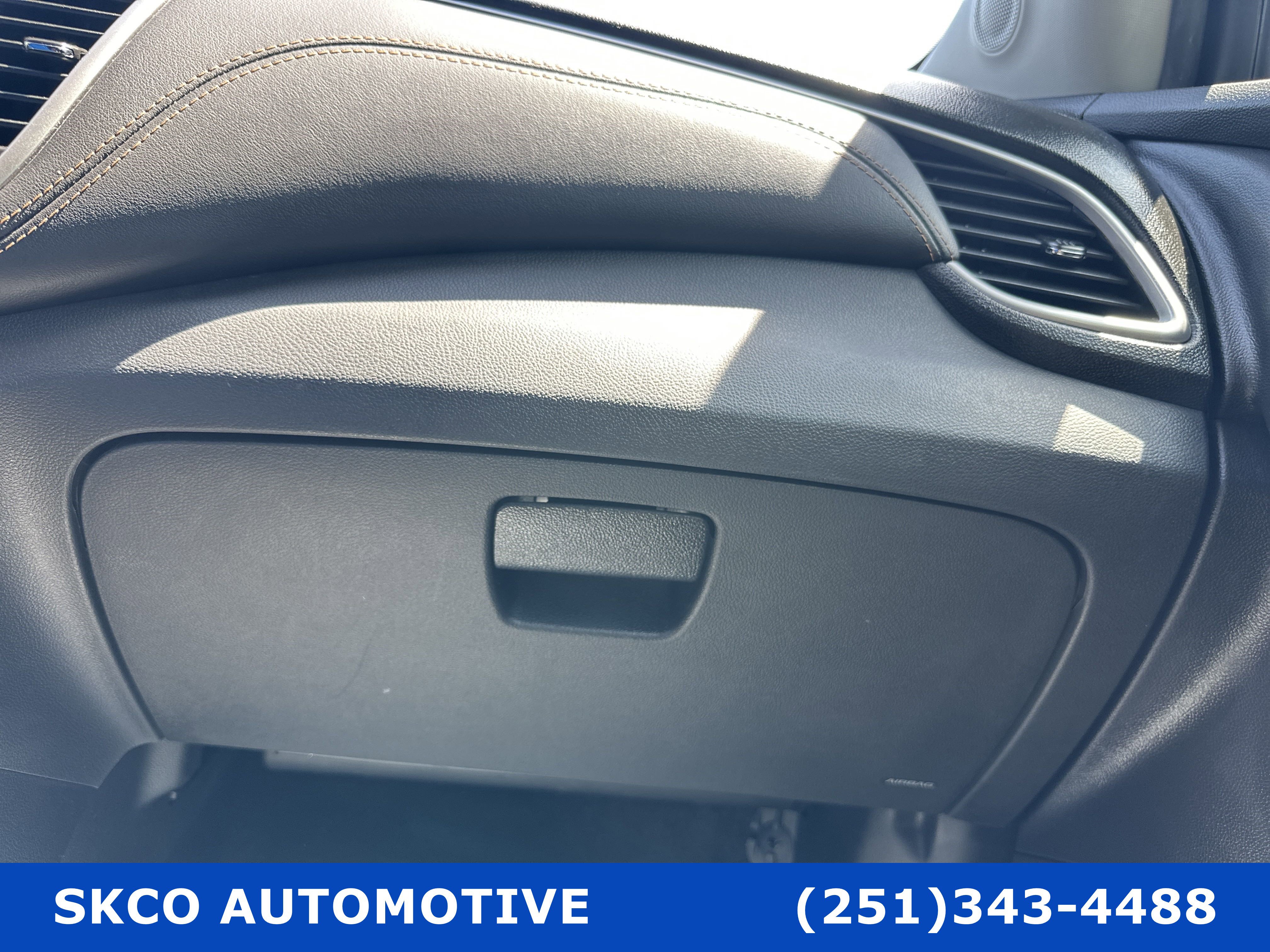 Used 2022 Chevrolet Trax LT w/ LT Convenience Package image 24