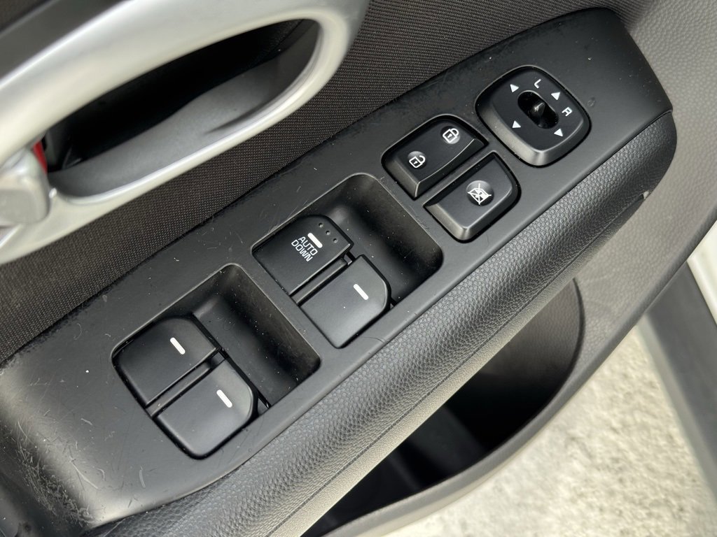 Used 2015 Kia Soul image 25