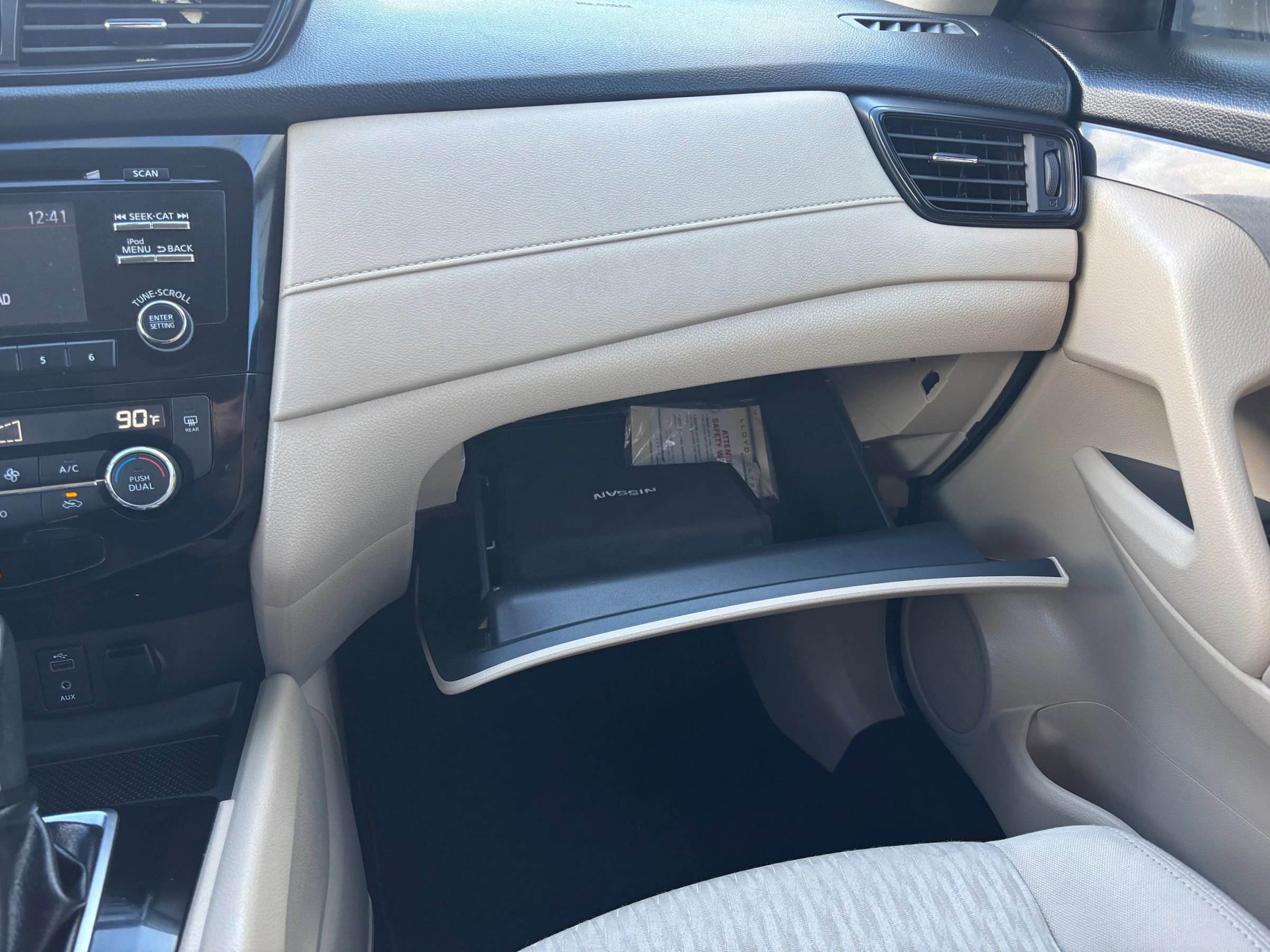 Used 2017 Nissan Rogue SV image 15