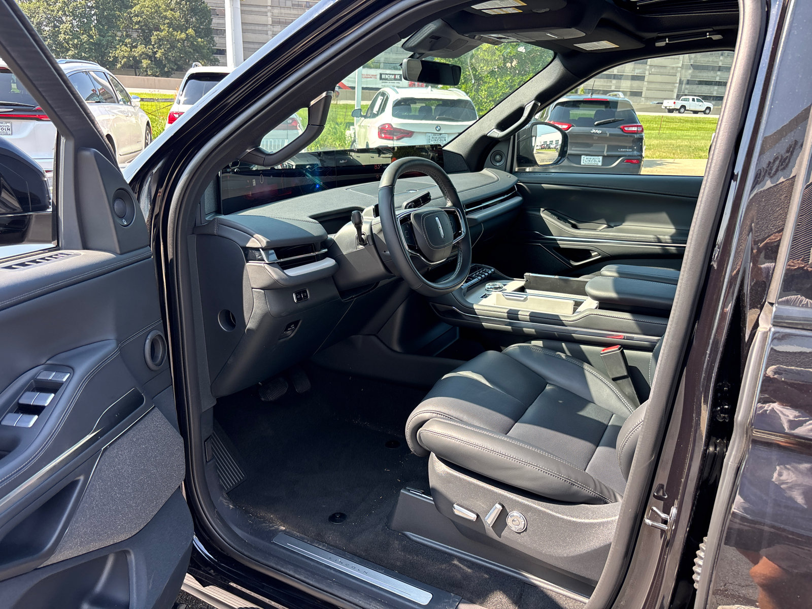 New 2026 Lincoln Navigator Reserve w/ Jet Appearance Package AWD/4WD image 24