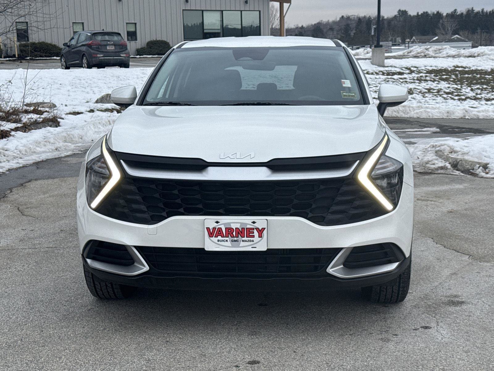 Used 2023 Kia Sportage LX image 2