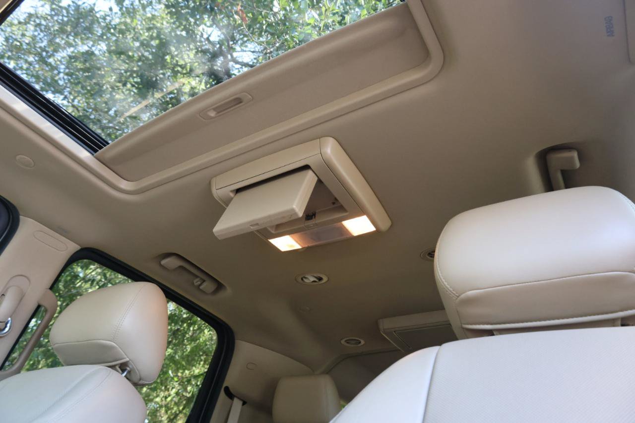 Used 2012 Cadillac Escalade ESV Premium AWD/4WD image 16