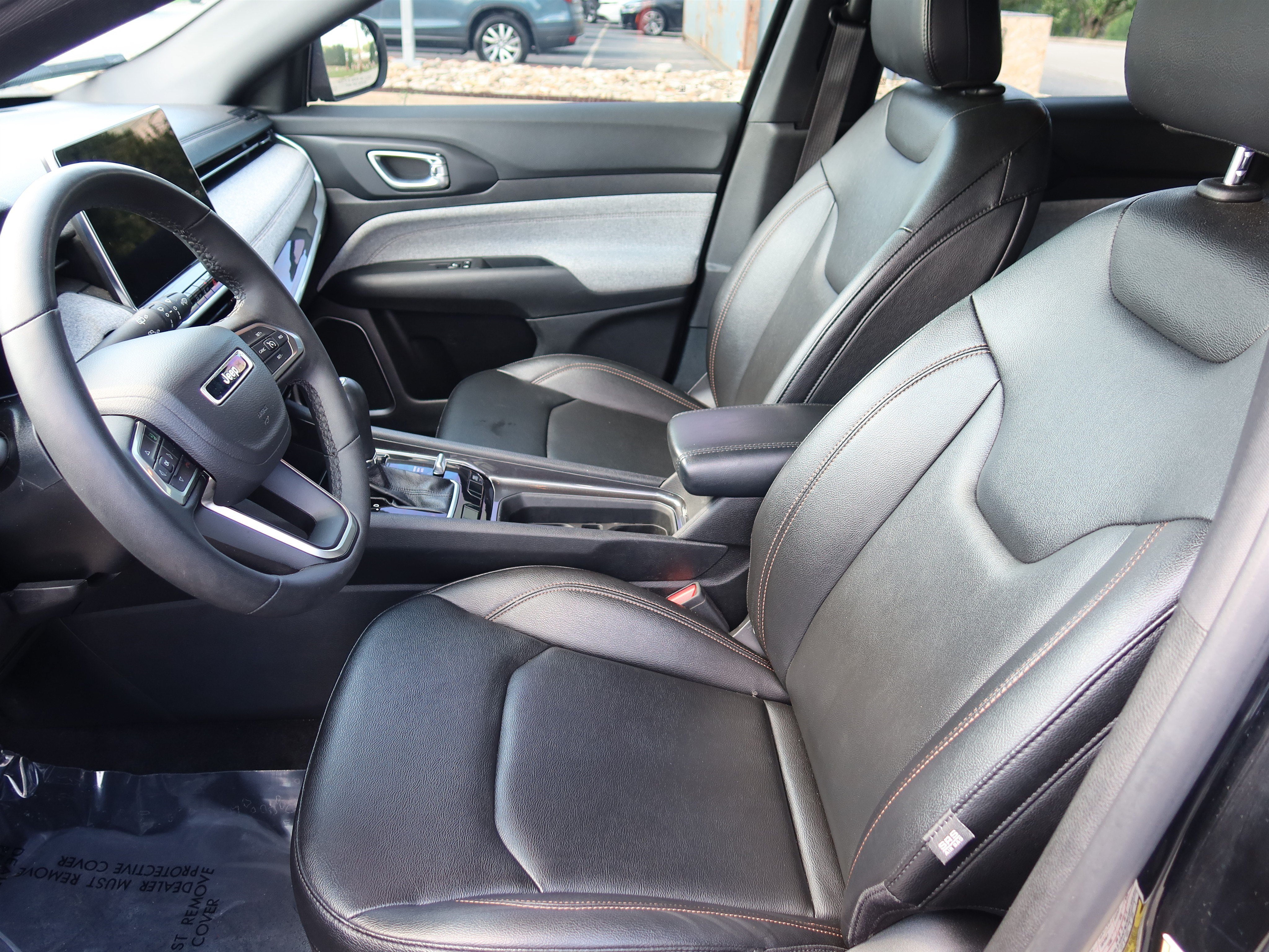 Used 2024 Jeep Compass Latitude AWD/4WD image 17