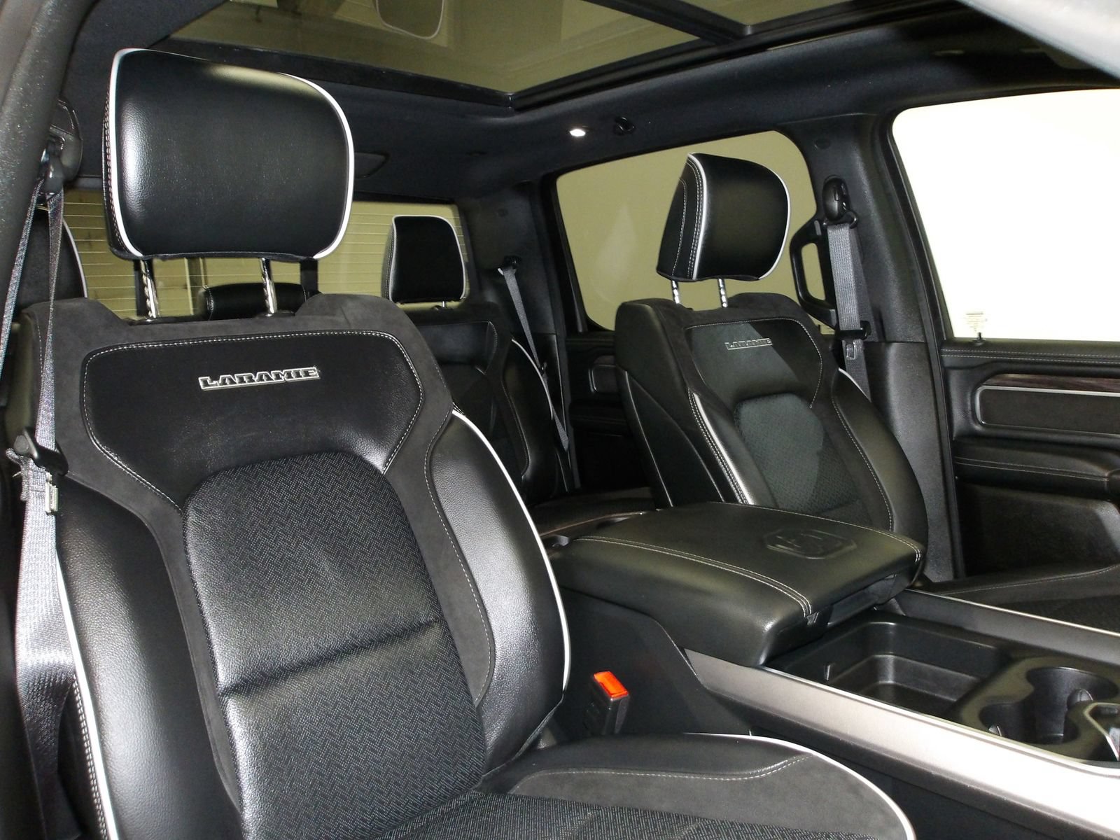 Used 2025 RAM 1500 Laramie AWD/4WD image 17