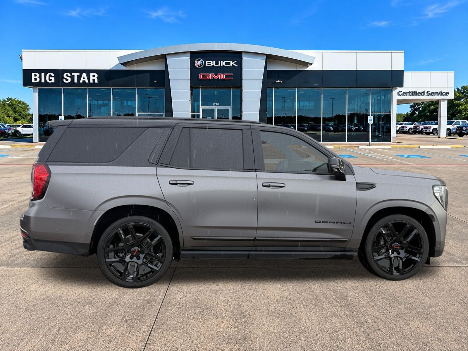 Used 2024 GMC Yukon Denali Ultimate AWD/4WD image 5