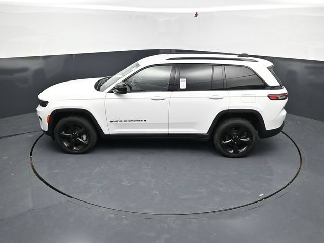 Used 2023 Jeep Grand Cherokee Limited w/ Black Appearance Package AWD/4WD image 55