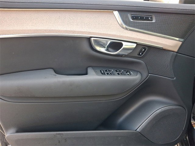 Used 2025 Volvo XC90 B6 Plus image 12